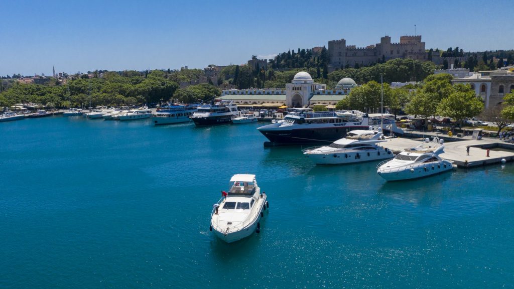 private yacht cruises greek islands