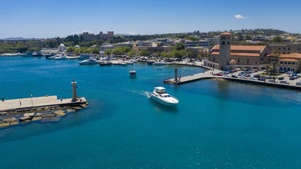 private yacht cruises greek islands